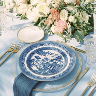 Churchill Blue Willow Dinner Plate Editorial Photo 